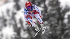Švýcarský lyžař Beat Feuz na trati sjezdu v Kitzbühelu Švýcarský lyžař Beat Feuz na trati sjezdu v Kitzbühelu