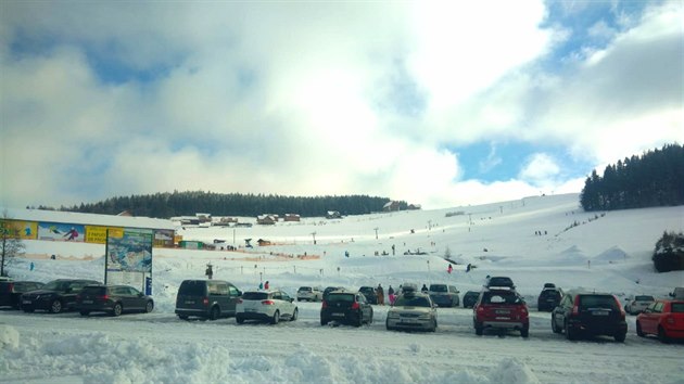 Vlek ve ski areálu enkovice jel navzdory zákazu. (30. ledna 2021)