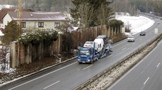U Pávova už řadu let stometrová protihluková stěna je. Ale je příliš krátká a... U Pávova už řadu let stometrová protihluková stěna je. Ale je příliš krátká a...