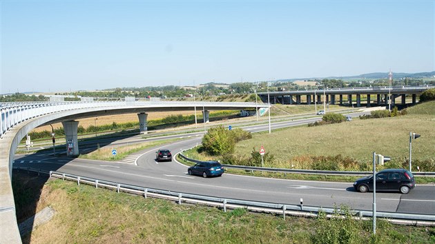 Severovýchodní část otrokovického obchvatu funguje už od roku 2006. Po patnácti letech silničáři otevřou také jihovýchodní úsek.