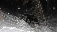 Řidič havaroval nedaleko Mariánských Lázní. Řidič havaroval nedaleko Mariánských Lázní.