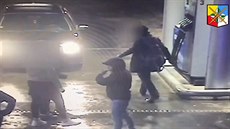 Opilý muž ohrožoval lidi na benzince, z kapsy vytáhl sekáček na maso Opilý muž ohrožoval lidi na benzince, z kapsy vytáhl sekáček na maso