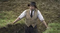 Ralph Fiennes ve filmu Vykopávky (2021) Ralph Fiennes ve filmu Vykopávky (2021)