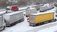 Kolona kamionů na D8 u Ústí nad Labem. Kolona kamionů na D8 u Ústí nad Labem.