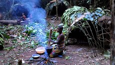 Pygmejští lovci-sběrači v pralese rovníkové Afriky. Právě na základě svědectví... Pygmejští lovci-sběrači v pralese rovníkové Afriky. Právě na základě svědectví...