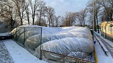 V Telnici na Brněnsku se pod tíhou ledu zhroutila v noci na 8. února 2021 tamní... V Telnici na Brněnsku se pod tíhou ledu zhroutila v noci na 8. února 2021 tamní...
