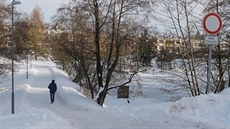 Propojka podél Göttlerova rybníka slouží zatím jen pro pěší a cyklisty. V plánu... Propojka podél Göttlerova rybníka slouží zatím jen pro pěší a cyklisty. V plánu...