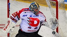 Brankář Pardubic Konstantin Barulin zasahuje. Brankář Pardubic Konstantin Barulin zasahuje.
