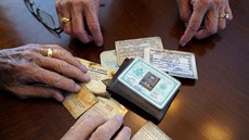 Jednadevadesátiletý veterán amerického námořnictva Paul Grisham se opět shledal... Jednadevadesátiletý veterán amerického námořnictva Paul Grisham se opět shledal...