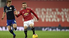 Victor Lindelof (vpravo) z Manchesteru United v souboji s Jamesem... Victor Lindelof (vpravo) z Manchesteru United v souboji s Jamesem...