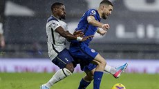Serge Aurier (vlevo) z Tottenhamu v souboji s Mateem Kovacevicem z Chelsea. Serge Aurier (vlevo) z Tottenhamu v souboji s Mateem Kovacevicem z Chelsea.