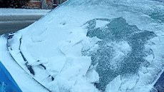 Silnice i auta pokryla na řadě míst Olomouckého kraje ledová krusta způsobená... Silnice i auta pokryla na řadě míst Olomouckého kraje ledová krusta způsobená...