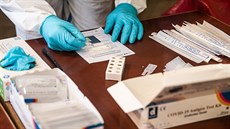 Nákaza se na Trutnovsku šíří nejrychleji v republice, mobilní týmy otestují i... Nákaza se na Trutnovsku šíří nejrychleji v republice, mobilní týmy otestují i...