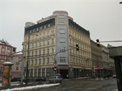 Ne dvakrát povedený hybrid na rušné křižovatce I. P. Pavlova s magistrálou