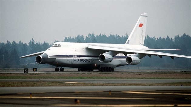 Ob transportn letouny An-124 Ruslan sovtskho letectva dostvaly i kabt Aeroflotu.