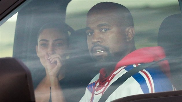 Kim Kardashianov podala o rozvod s rapperem Kanyem Westem