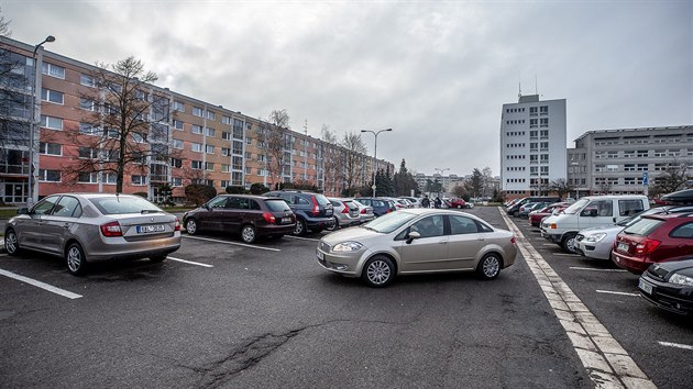 Na Slezskm Pedmst si lid stuj, e nen pli kde zaparkovat (5. 2. 2021).