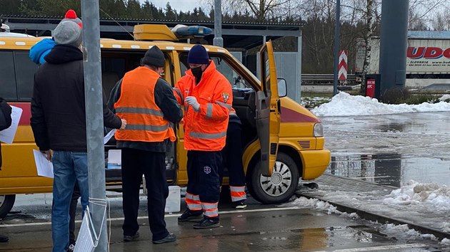 Lékař nabízel u hraničního přechodu v Rozvadově test na covid. Neměl k tomu ale povolení.