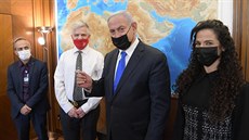 Izraelský premiér Benjamin Netanjahu se setkal s profesorem Arberem a seznámil...