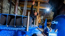 Dvě Francisovy turbíny z počátku 20. století se po rekonstrukci ocitnou pod... Dvě Francisovy turbíny z počátku 20. století se po rekonstrukci ocitnou pod...