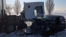 U Klecan v okrese Praha-východ se srazil kamion s osobním autem. (12. února... U Klecan v okrese Praha-východ se srazil kamion s osobním autem. (12. února...