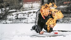 Prorazíte bublinu a zapálíte. Vzápětí se zdvihnou úctyhodné plameny. Prorazíte bublinu a zapálíte. Vzápětí se zdvihnou úctyhodné plameny.