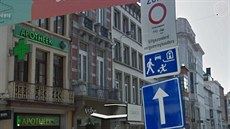 Značka o zákazu vjezdu je umístěná na začátku Kortedagsteeg v Gentu. Značka o zákazu vjezdu je umístěná na začátku Kortedagsteeg v Gentu.