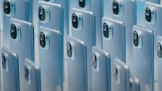 Mobily Xiaomi jako kostky domina Mobily Xiaomi jako kostky domina