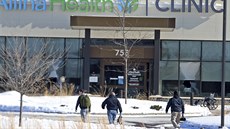 Na klinice v americkém státě Minnesota muž postřelil několik lidí. (9. února... Na klinice v americkém státě Minnesota muž postřelil několik lidí. (9. února...