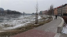 Přerov přidá ke stávajícím protipovodňovým zídkám, které už jsou například mezi... Přerov přidá ke stávajícím protipovodňovým zídkám, které už jsou například mezi...