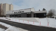 Nově opravený společenský sál Středního odborného učiliště elektrotechnického... Nově opravený společenský sál Středního odborného učiliště elektrotechnického...