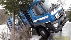 Nehoda popelářského vozu na Klatovsku. Nehoda popelářského vozu na Klatovsku.