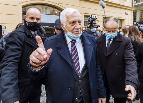 POLITICKÝ DIÁŘ: Landa, Klaus, Rákosníček a mokrý hadr Václav Klaus promluvil v rámci oslav 17. listopadu na Národní třídě v Praze.... | na serveru Lidovky.cz | aktuální zprávy