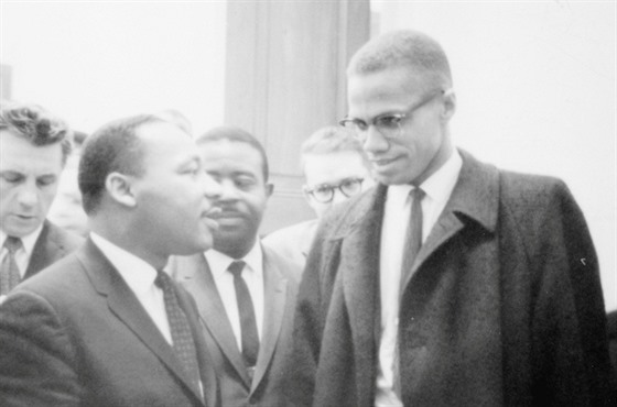Aktivista Malcolm X (vpravo) s Martinem Lutherem Kingem na snímku z roku 1964