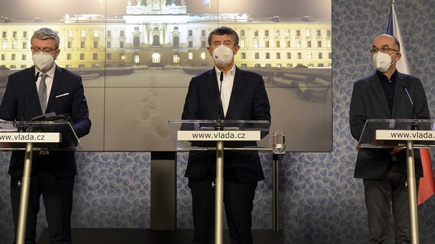 Zleva místopředseda vlády Karel Havlíček, premiér Andrej Babiš a ministr... Zleva místopředseda vlády Karel Havlíček, premiér Andrej Babiš a ministr...