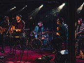 Muzikanti z liberecké kapely Potomek na koncertech hrát nemohou, dali se tak do... Muzikanti z liberecké kapely Potomek na koncertech hrát nemohou, dali se tak do...