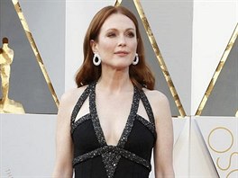 ern aty Julianne Moore, kter vynesla roku 2016, vznikly v atelirech...