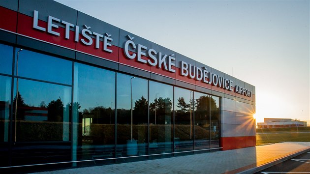 Letit esk Budjovice m modern terminl, kter byl soust velk investice za vce ne pl miliardy korun. 