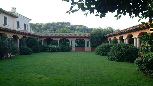 Villa Certosa, sdlo italskho premira Berlusconiho, je na prodej. (24. nora 2021)