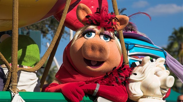 Piggy z Mupet v Disneylandu