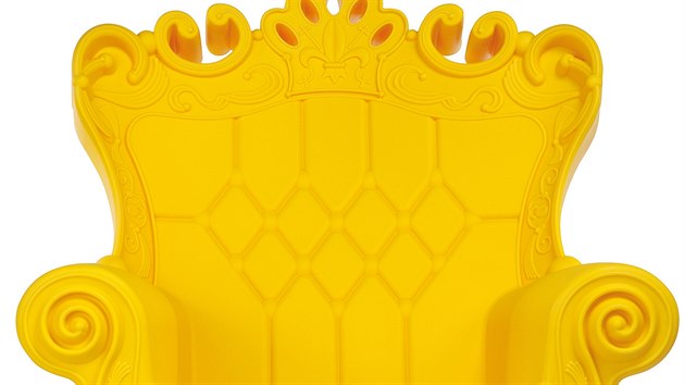 Keslo Queen of love (Slide)  vrazn barvy bvaj typick pro plast, v kombinaci s vraznmi tvary dokou interir zcela rozsvtit.