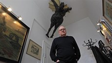 Aleš Koval se živí jako zubní lékař, je však i nadšeným propagátorem sci-fi.... Aleš Koval se živí jako zubní lékař, je však i nadšeným propagátorem sci-fi....