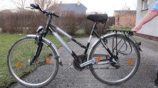 Cyklistka po střetu s autem řidiči tvrdila, že je v pořádku. Pak si ale doma... Cyklistka po střetu s autem řidiči tvrdila, že je v pořádku. Pak si ale doma...