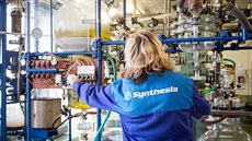 Laboratoř, kde vzniká vitamin D2. Jeho výroba je kombinací složitých... Laboratoř, kde vzniká vitamin D2. Jeho výroba je kombinací složitých...