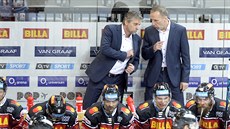 Trenéři Sparty Josef Jandač (vlevo) a Miloslav Hořava. Trenéři Sparty Josef Jandač (vlevo) a Miloslav Hořava.