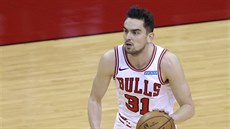 Tomáš Satoranský z Chicago Bulls útočí v zápase s Houston Rockets, Tomáš Satoranský z Chicago Bulls útočí v zápase s Houston Rockets,