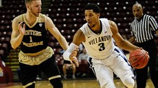 Tucker Haymond (vlevo) v dresu Western Michiganu brání Joshe Harta z Villanovy.... Tucker Haymond (vlevo) v dresu Western Michiganu brání Joshe Harta z Villanovy....