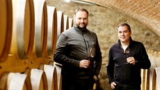 Sklepmistr Jiří Toman (vlevo) a manažer vinařství Vlastimil Valenta. Sklepmistr Jiří Toman (vlevo) a manažer vinařství Vlastimil Valenta.
