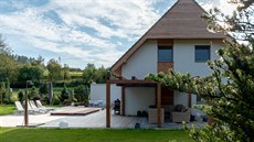 Veliká terasa s integrovaným bazénem je plně vytížená hlavně v létě. Tou dobou... Veliká terasa s integrovaným bazénem je plně vytížená hlavně v létě. Tou dobou...