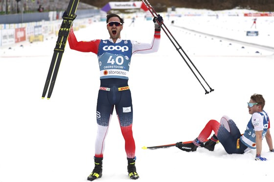 Norský bec Hans Christer Holund slaví v Oberstdorfu titul z 15 km voln.